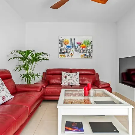 Luxury Flat In Skyscraper Apartment