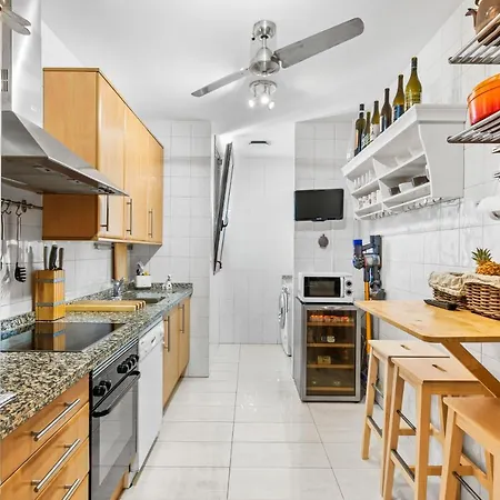 Luxury Flat In Skyscraper Apartment *